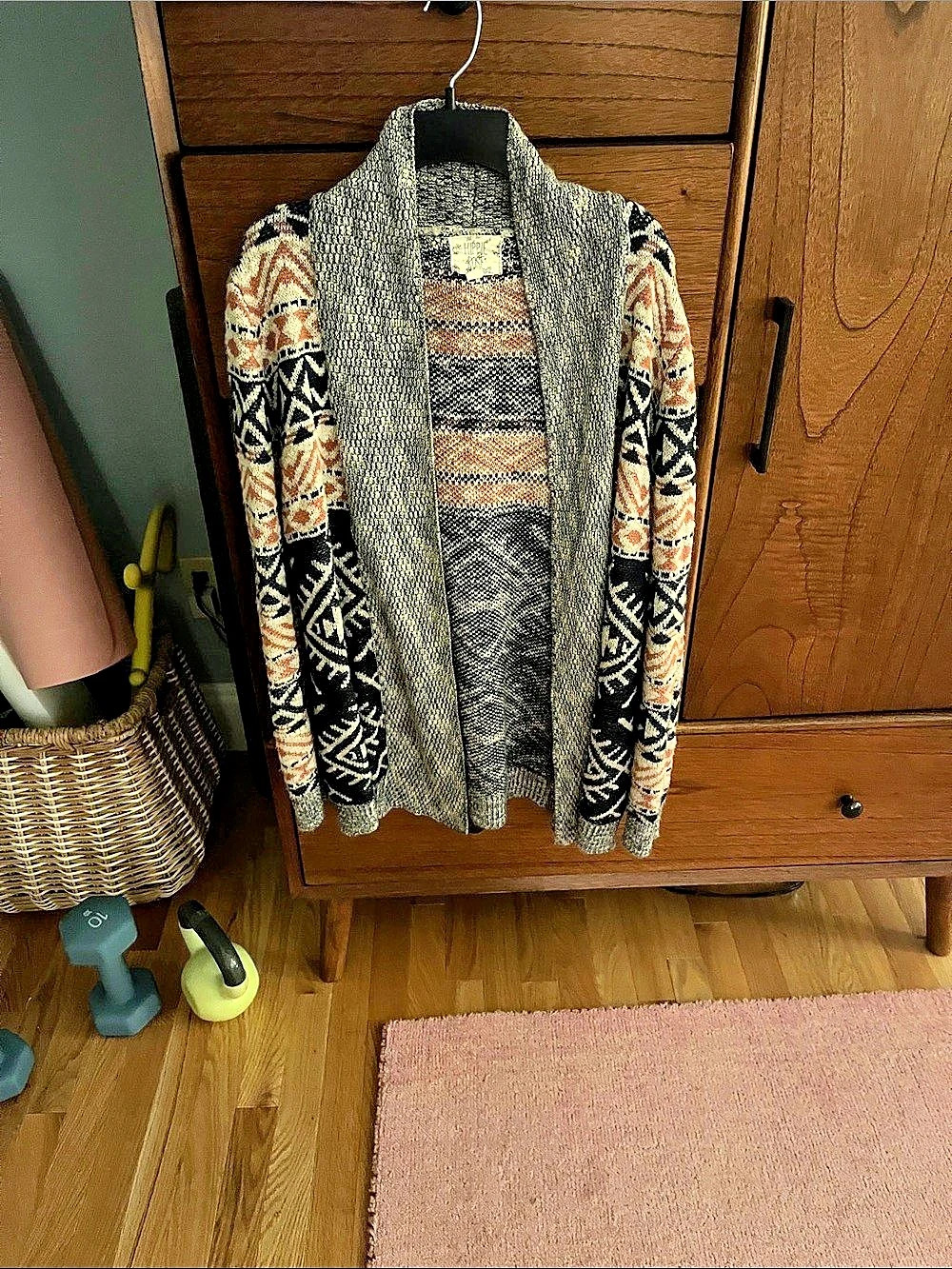 Hippie Rose Women's Geometric Open-Front Cardigan Gray & Black Size Medium